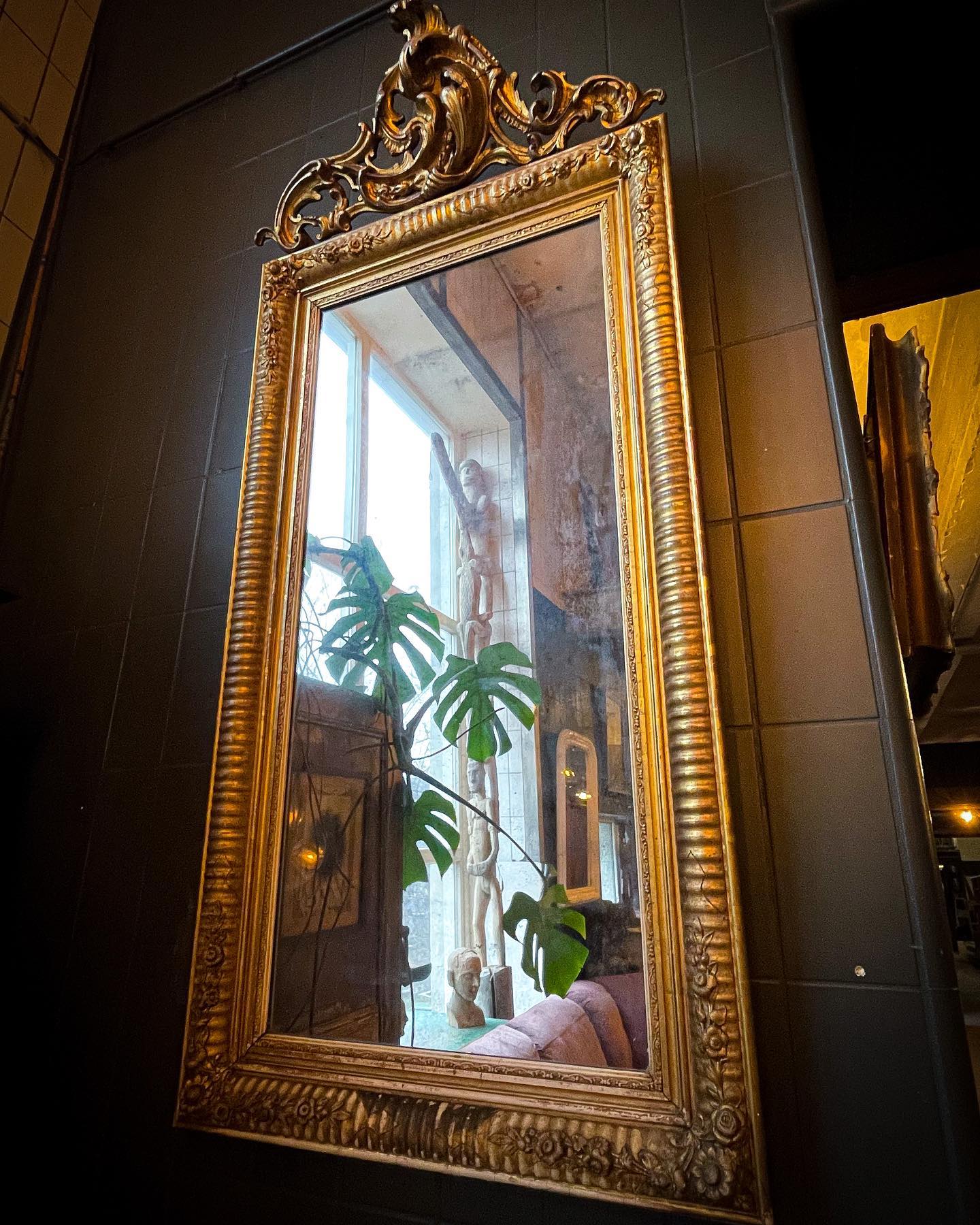 Verweerde antieke spiegel